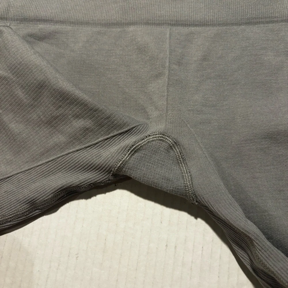Lululemon In The Flow Crop II Leggings Grey Seamless‎ Women’s Size 6